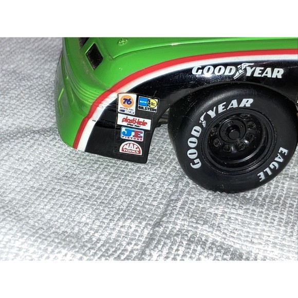 1994 Dale Jarrett #18 Chevy Interstate Batteries 1:18 NASCAR Collector's Edition - Picture 10 of 16